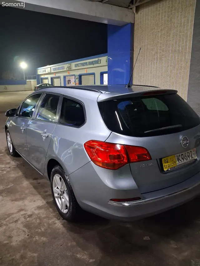 Opel Astra J 2014 · 1.4 MT