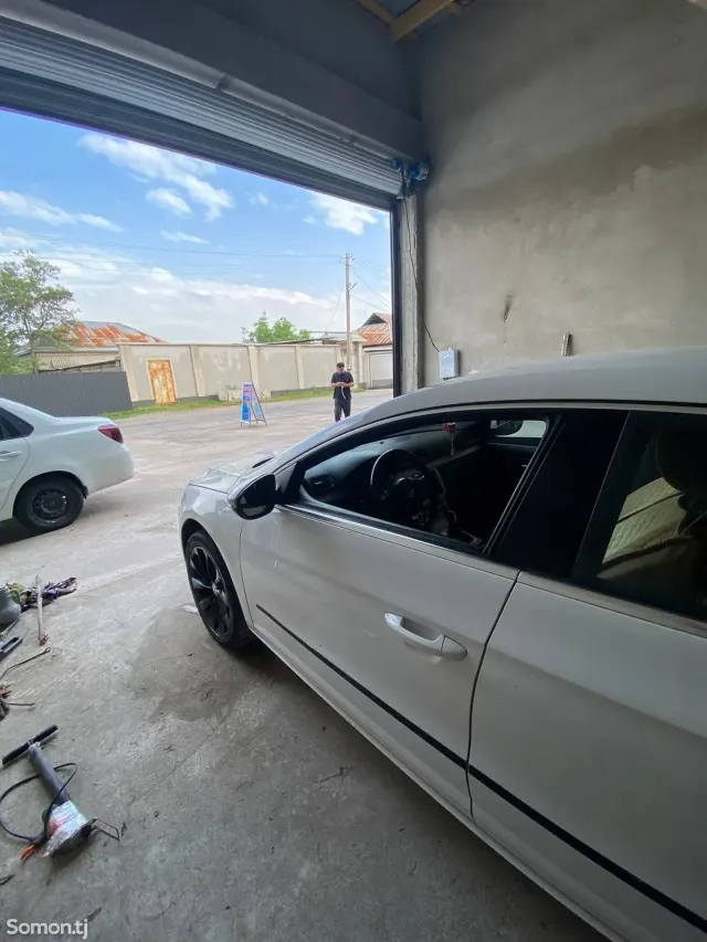 Volkswagen Passat 2012 · 1.8 AT