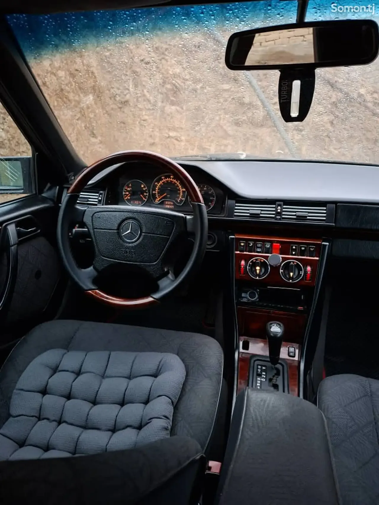 Mercedes-Benz W124 1994 · 2.0 AT