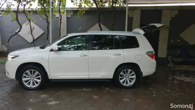 Toyota Highlander 2010 · 3.3 AT