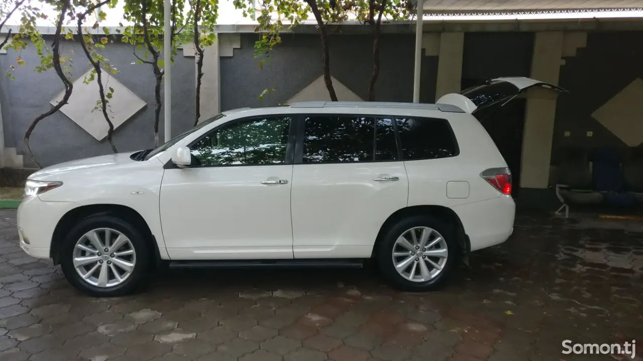 Toyota Highlander 2010 · 3.3 AT