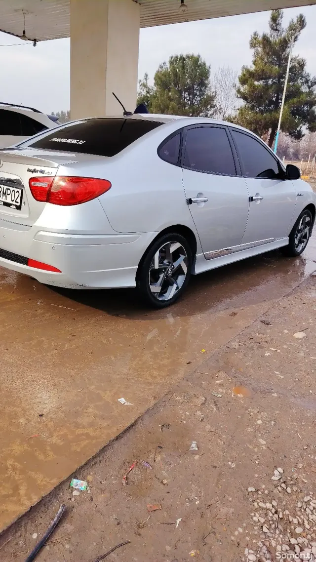 Hyundai Avante 2010 · 1.8 AT