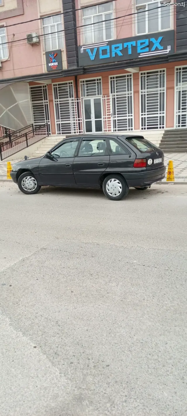 Opel Astra F 1996 · 1.6 MT