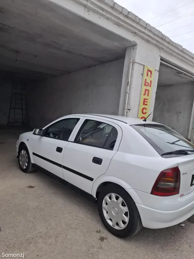 Opel Astra G 1999 · 1.6 MT
