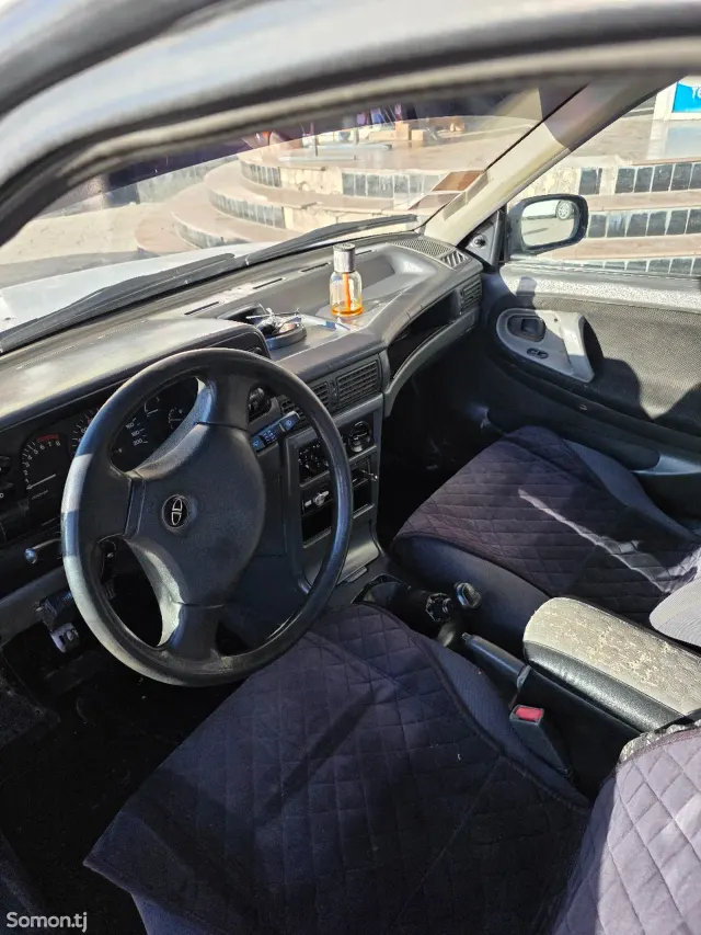 Daewoo Nexia 1996 · 1.6 MT