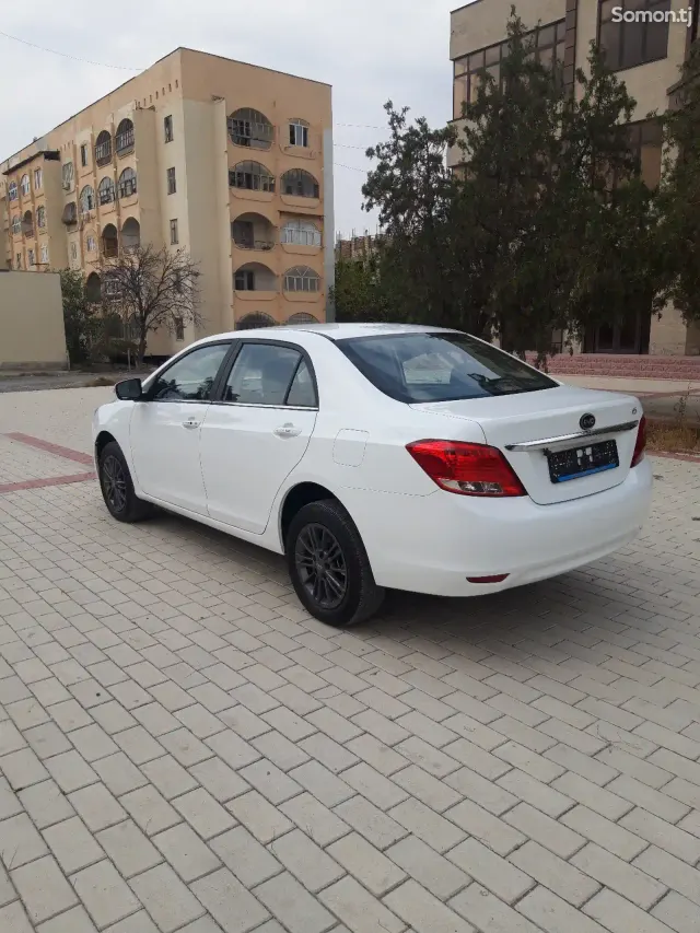 BYD E3 2019 · AT