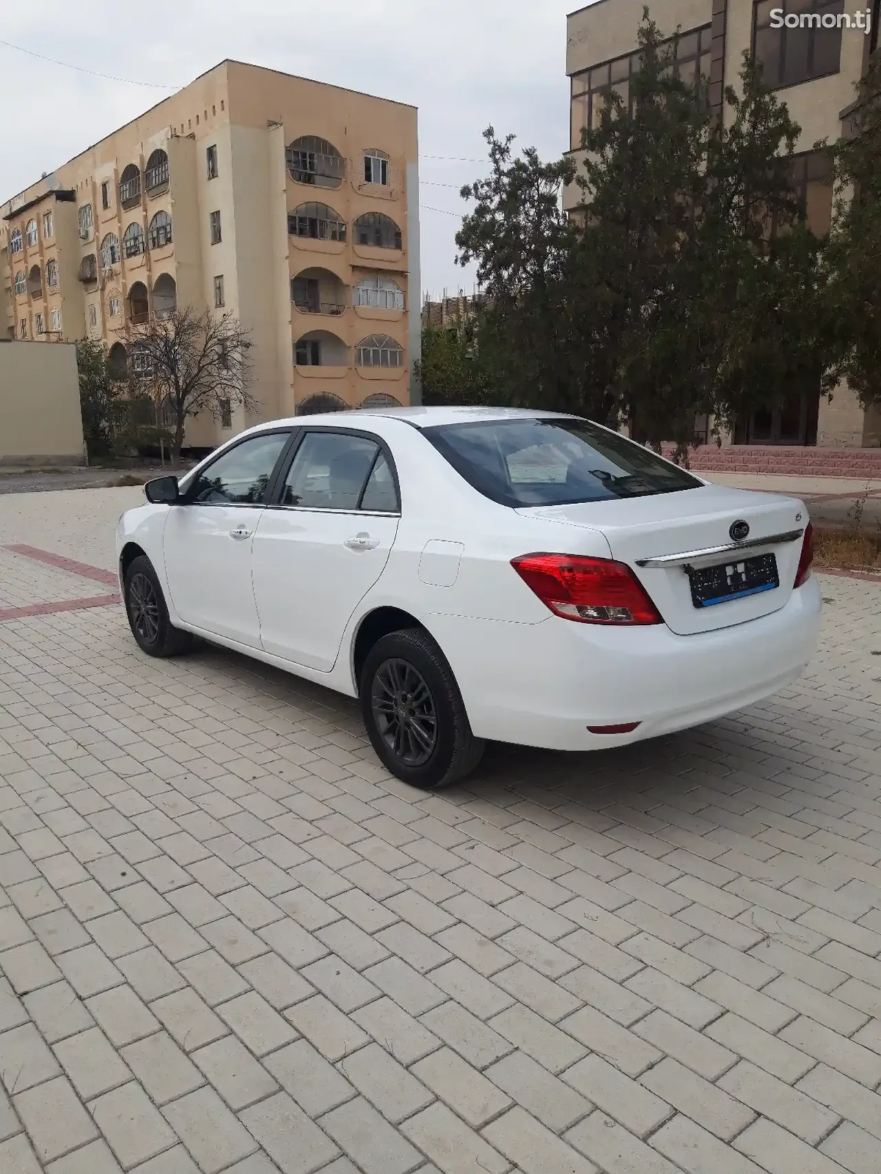 BYD E3 2019 · AT