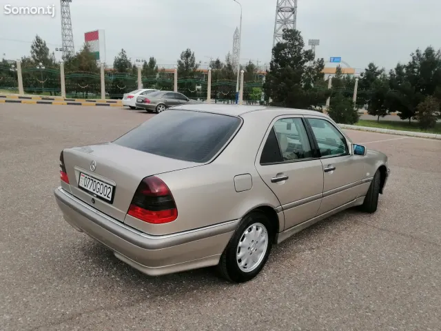 Mercedes-Benz C class 1999 · 2.4 AT