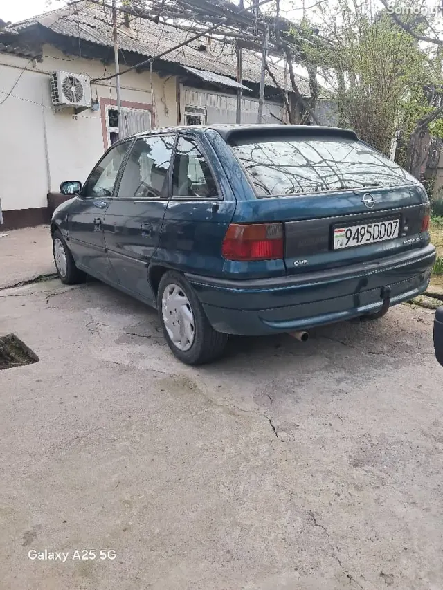 Opel Astra F 1997 · 1.6 MT