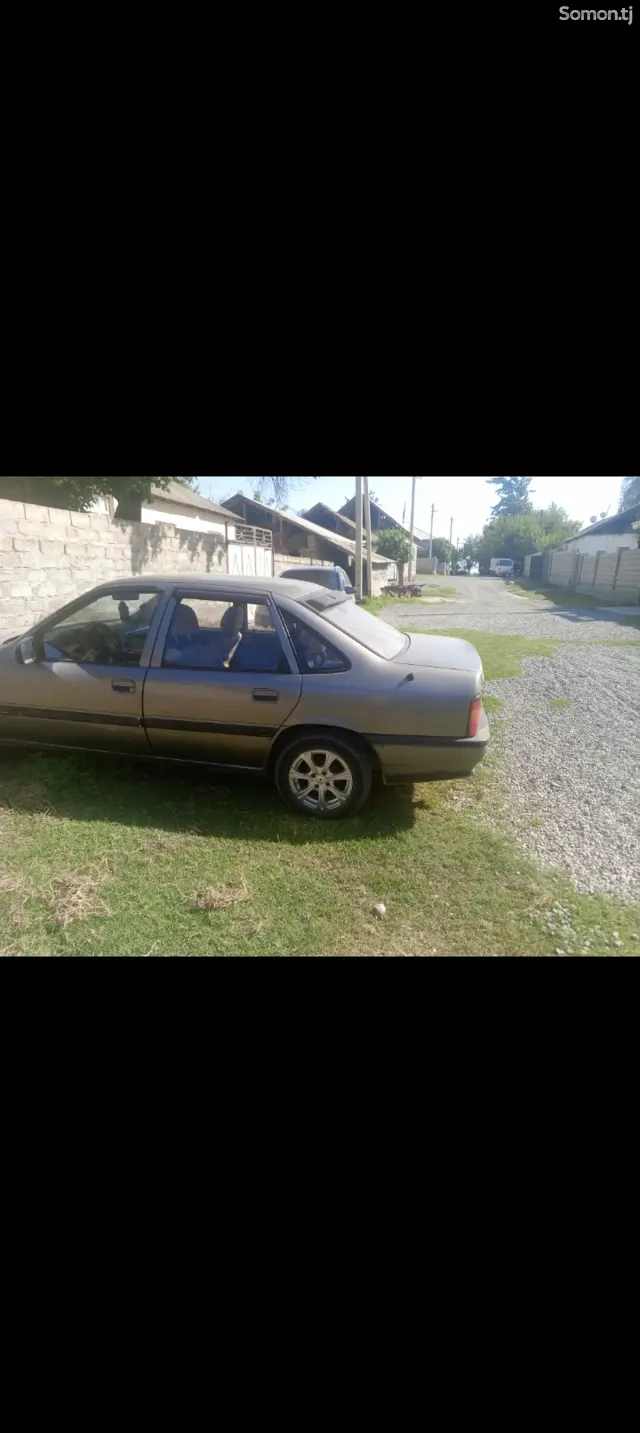 Opel Vectra A 1990 · 1.6 MT