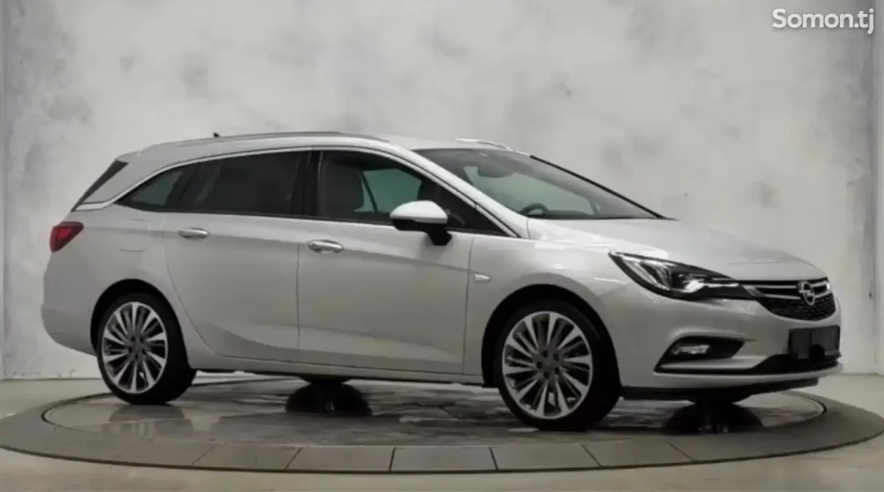 Opel Astra K 2017 · 1.4 AT