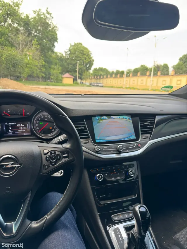 Opel Astra K 2017 · 1.6 AT
