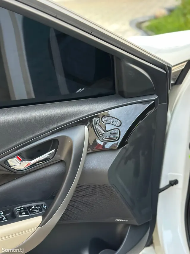 Hyundai Grandeur 2015 · 2.4 AT