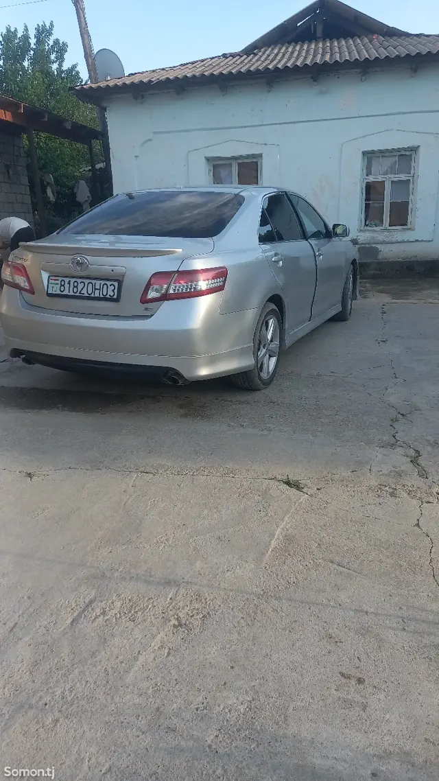 Toyota Camry 2010 · AT