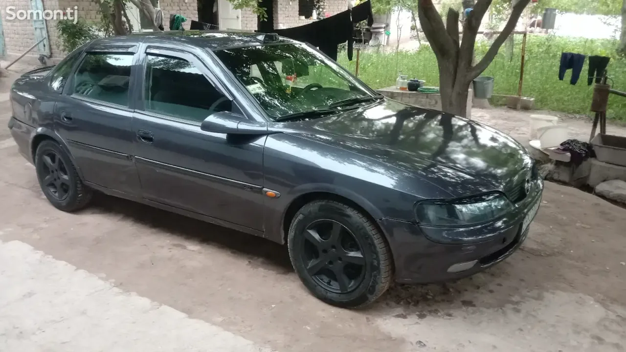 Opel Vectra B 1996 · 1.6 MT