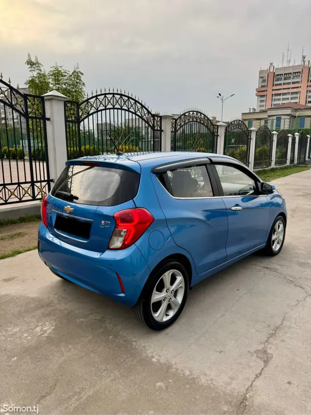 Chevrolet Spark 2017 · 1.4 AT