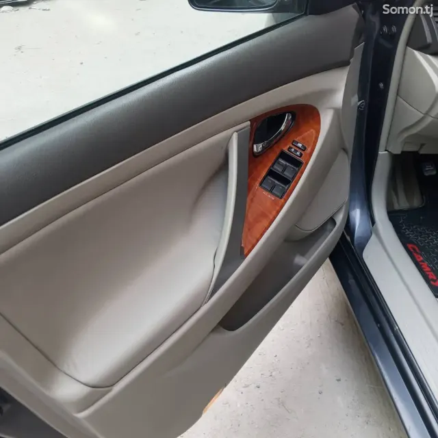 Toyota Camry 2011 · 3.5 AT