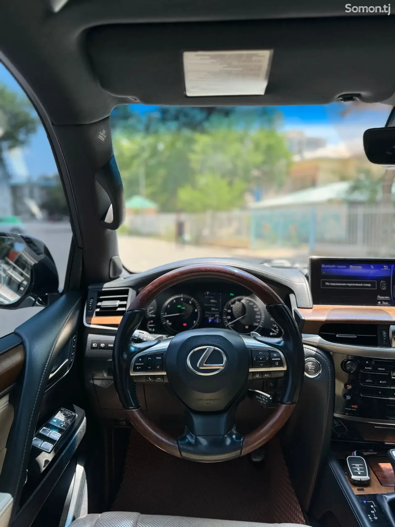 Lexus LX series 2018 · 5.7 AT