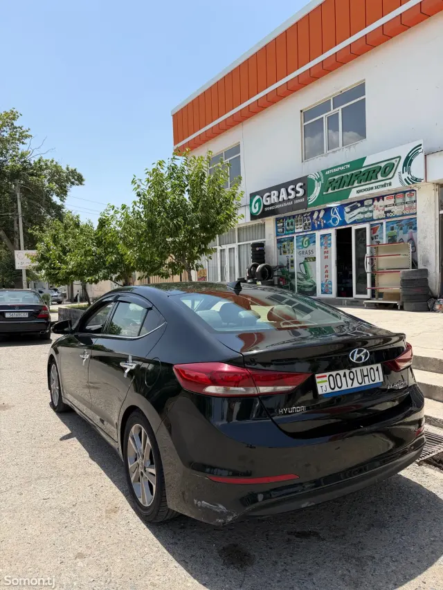Hyundai Elantra 2017 · 2.0 AT