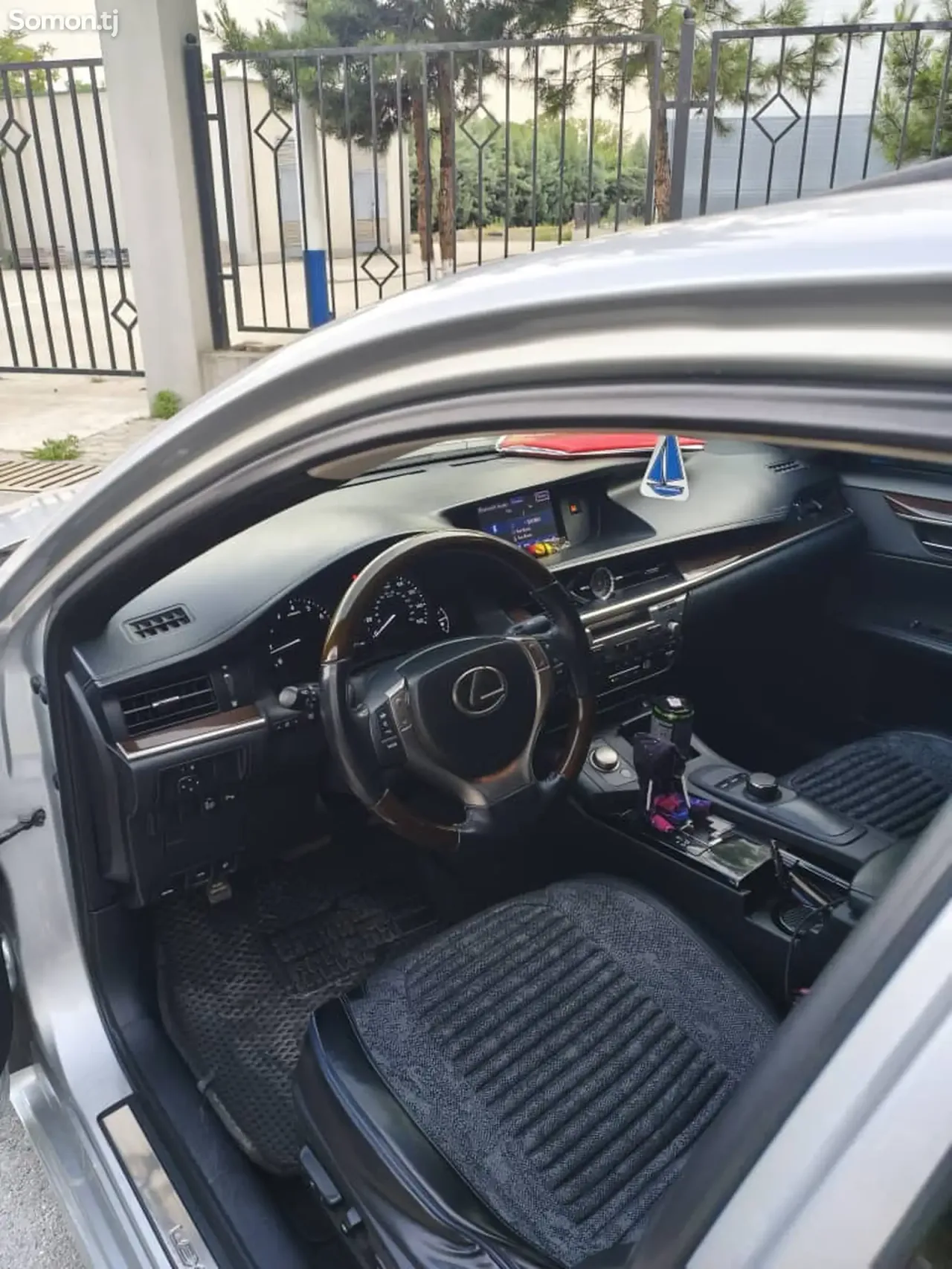Lexus ES series 2013 · 3.5 AT