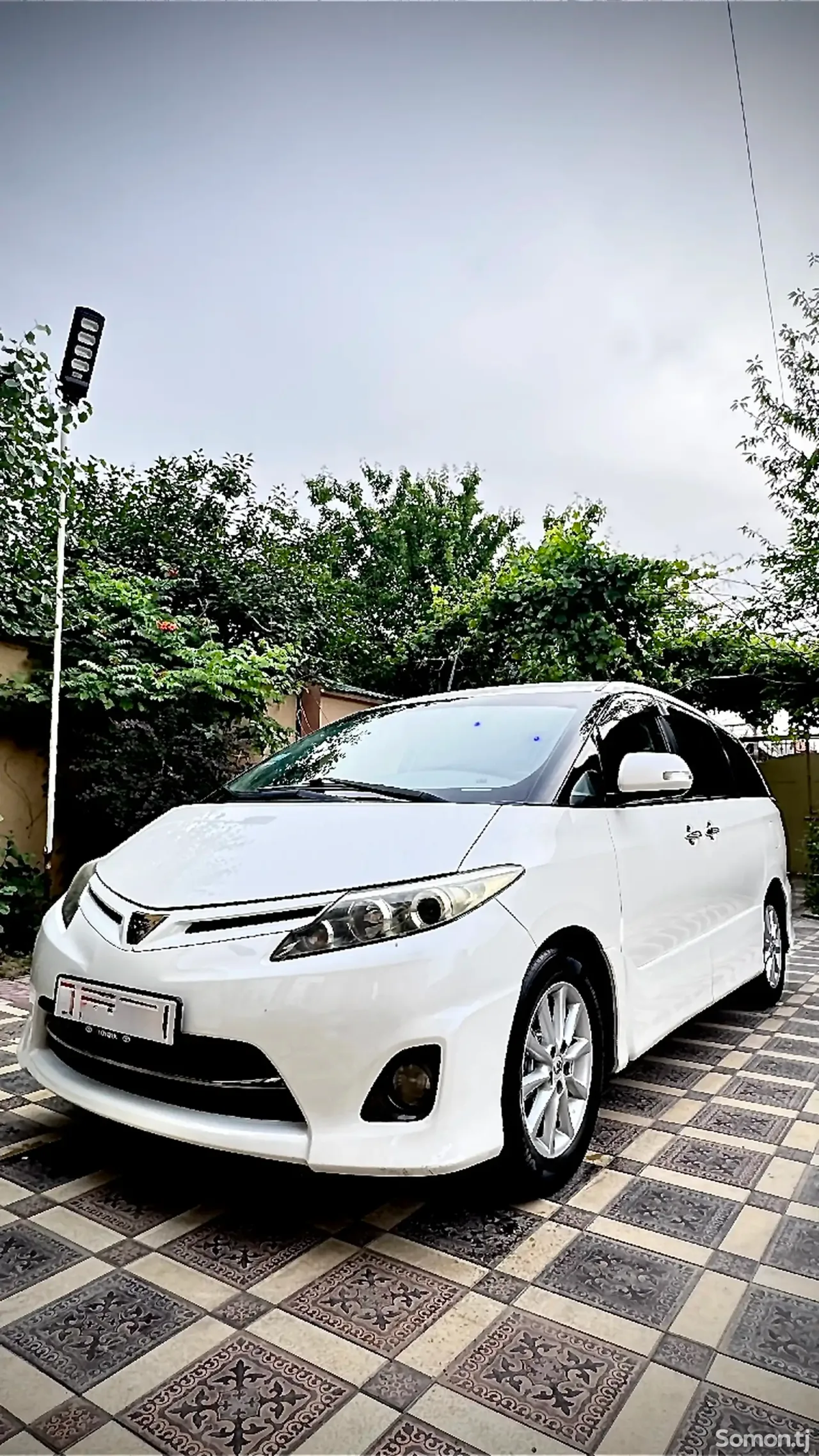 Toyota Estima 2010 · 2.4 AT