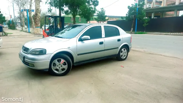 Opel Astra G 2000 · 1.6 MT