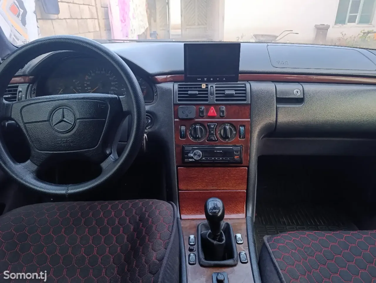 Mercedes-Benz E class 1995 · 2.0 MT
