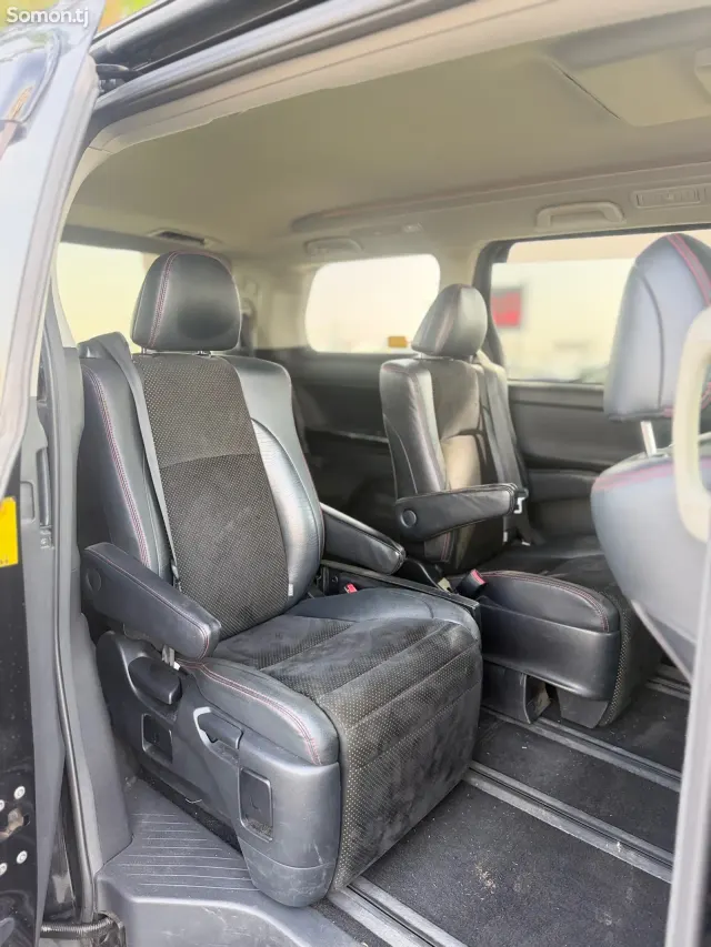Toyota Vellfire 2014 · 2.4 AT