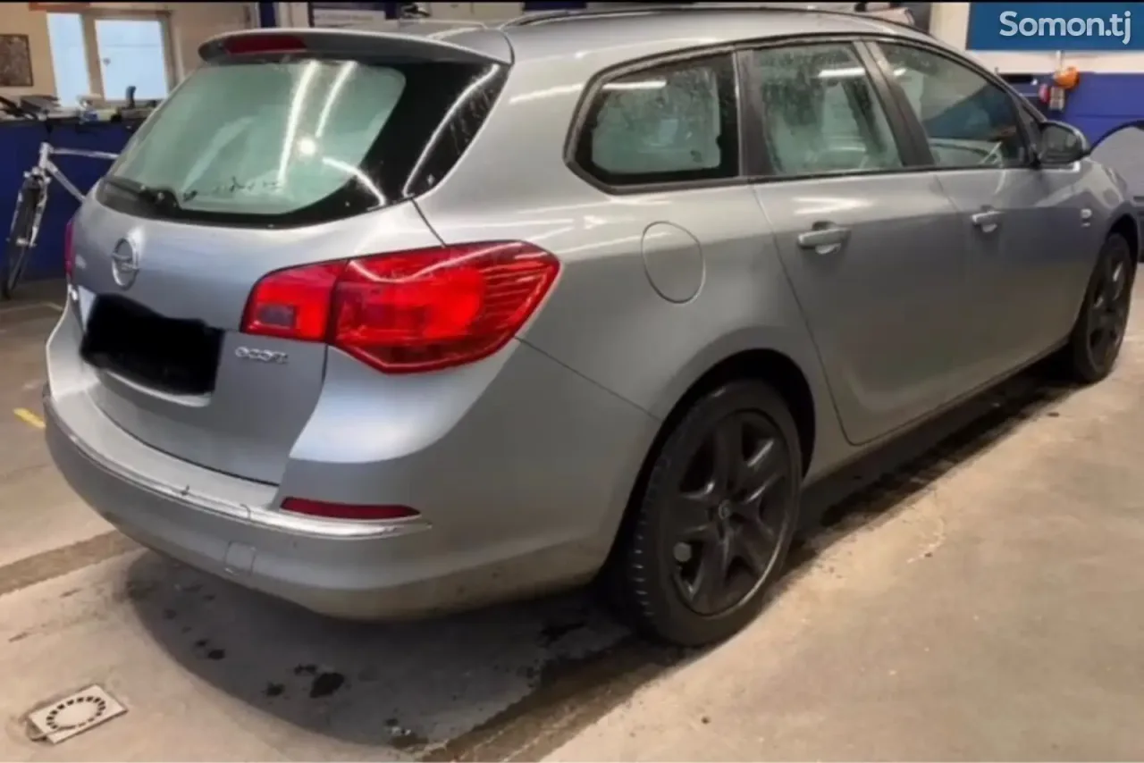 Opel Astra J 2014 · 1.6 MT