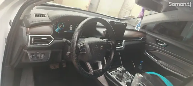 Hongqi HS3 2020 · AT
