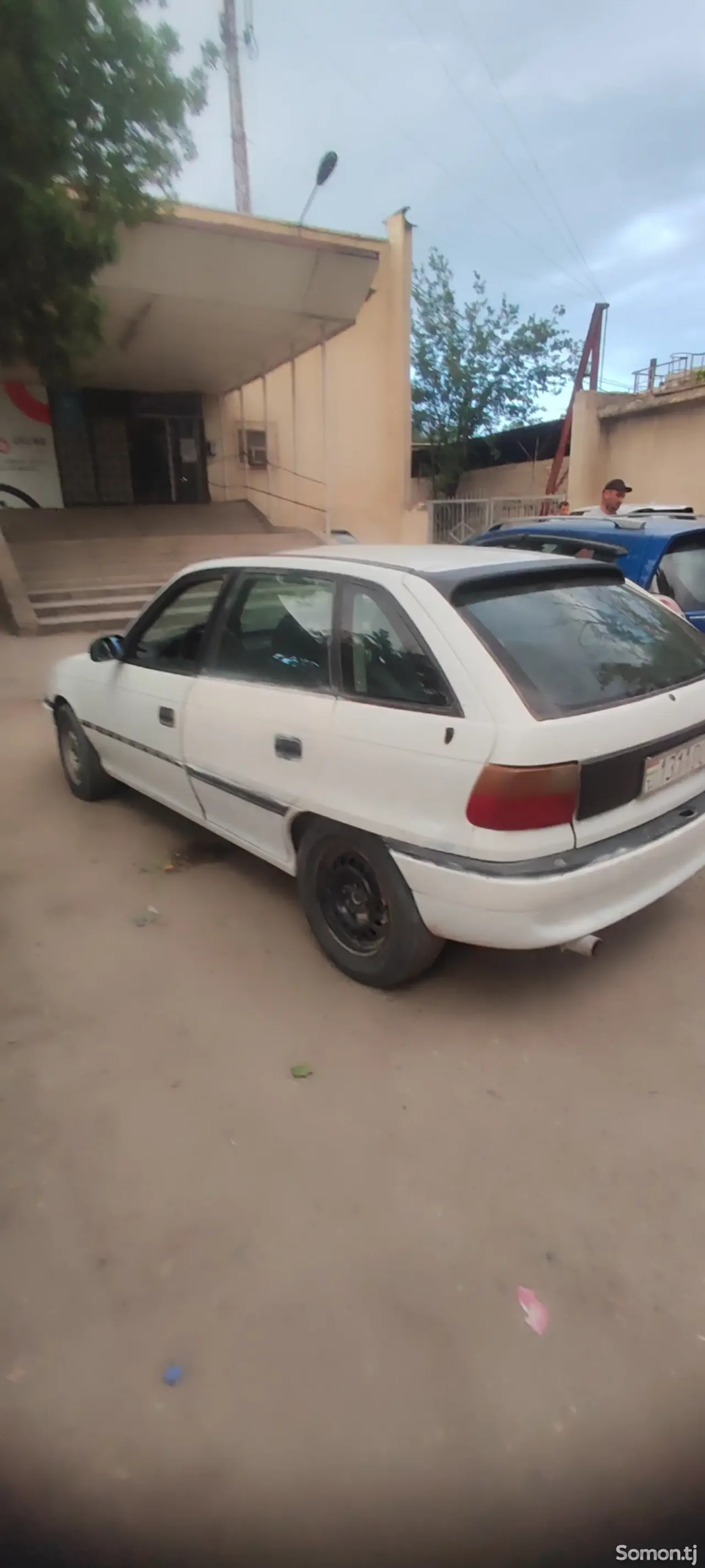 Opel Astra F 1993 · 1.6 MT
