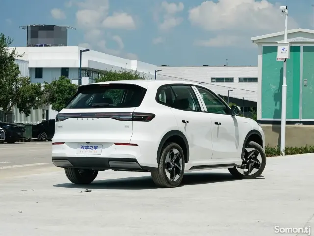 Geely Galaxy E5 2025 · AT