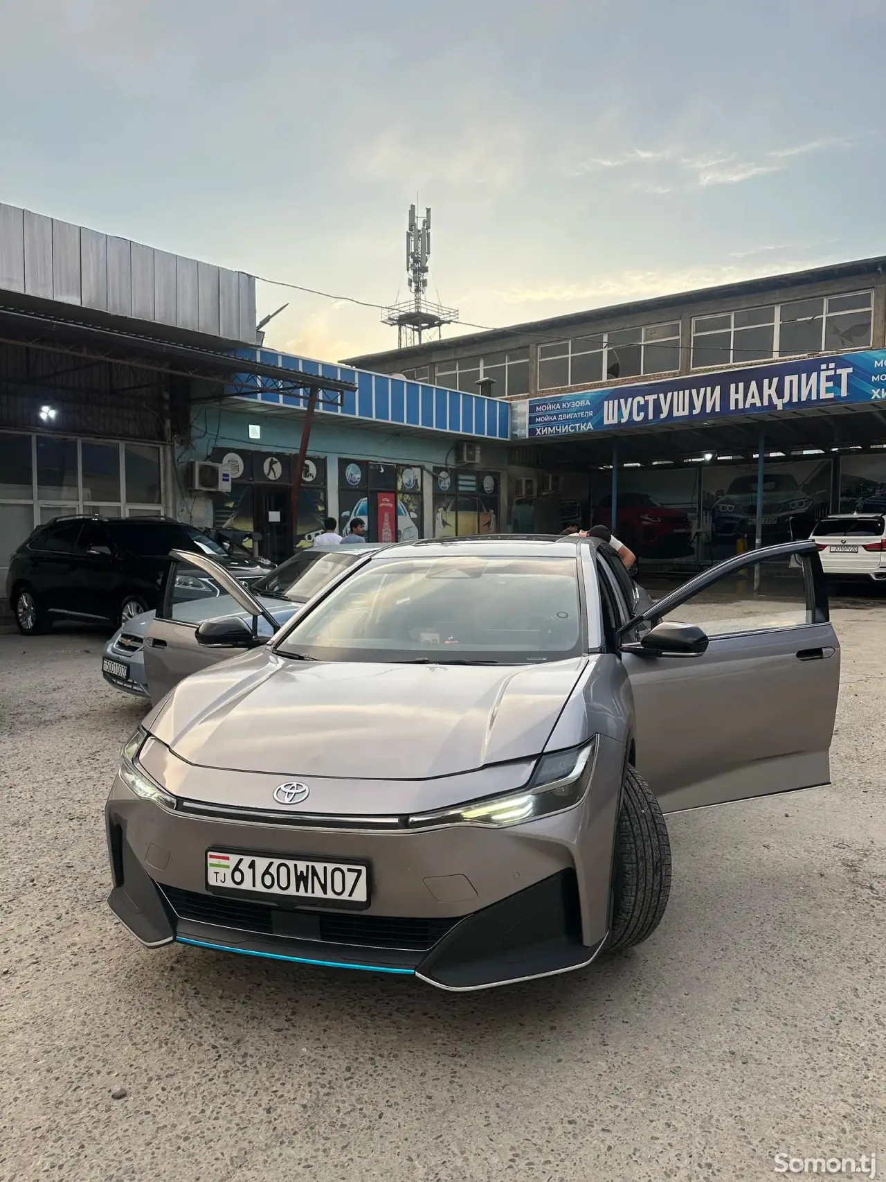 Toyota bZ3 2025 · AT