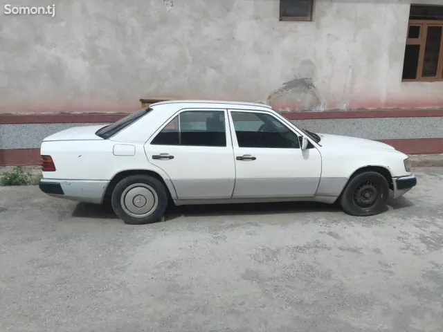 Mercedes-Benz W124 1991 · 2.0 MT