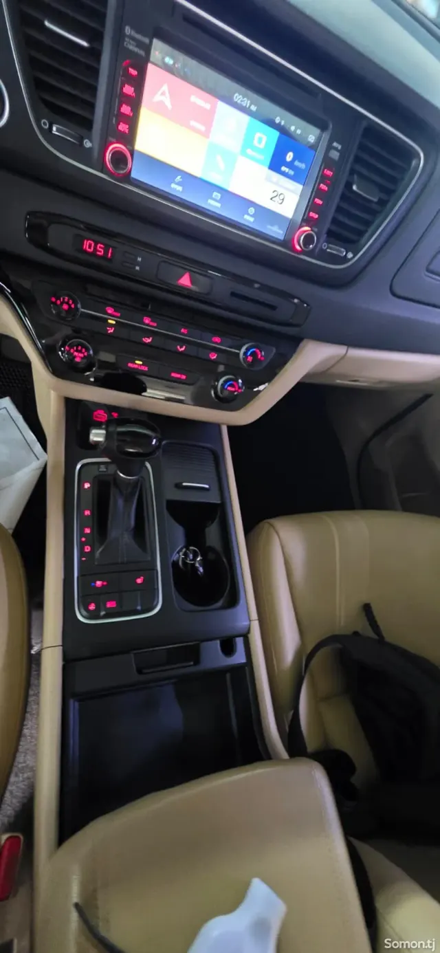 Kia Carnival 2015 · 2.2 AT