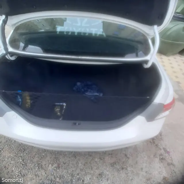 Toyota Camry 2011 · 2.5 AT