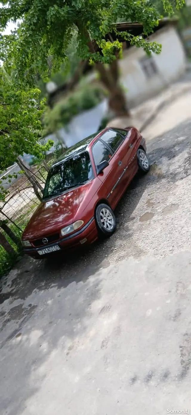 Opel Astra F 1995 · 1.6 MT
