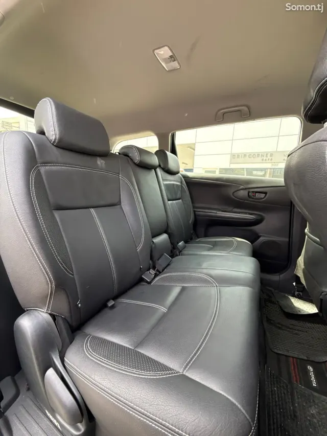 Toyota Wish 2015 · 1.8 AT