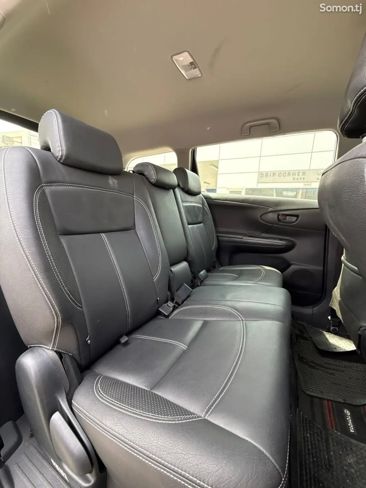 Toyota Wish 2015 · 1.8 AT