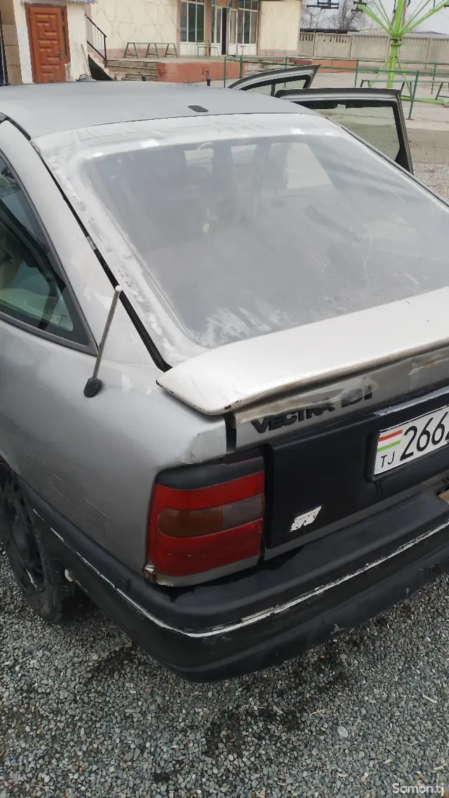 Opel Vectra A 1994 · 1.6 MT