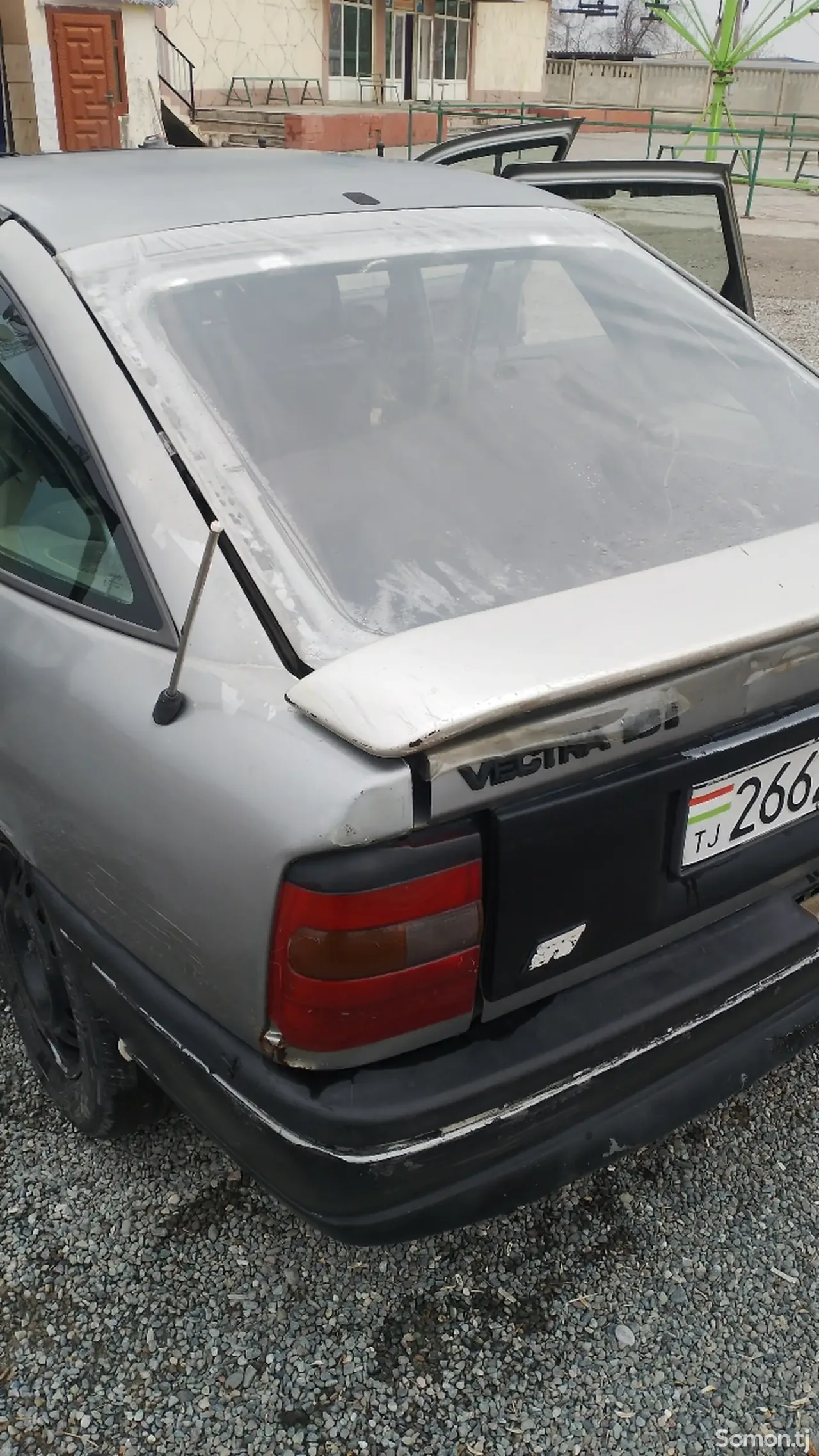 Opel Vectra A 1994 · 1.6 MT