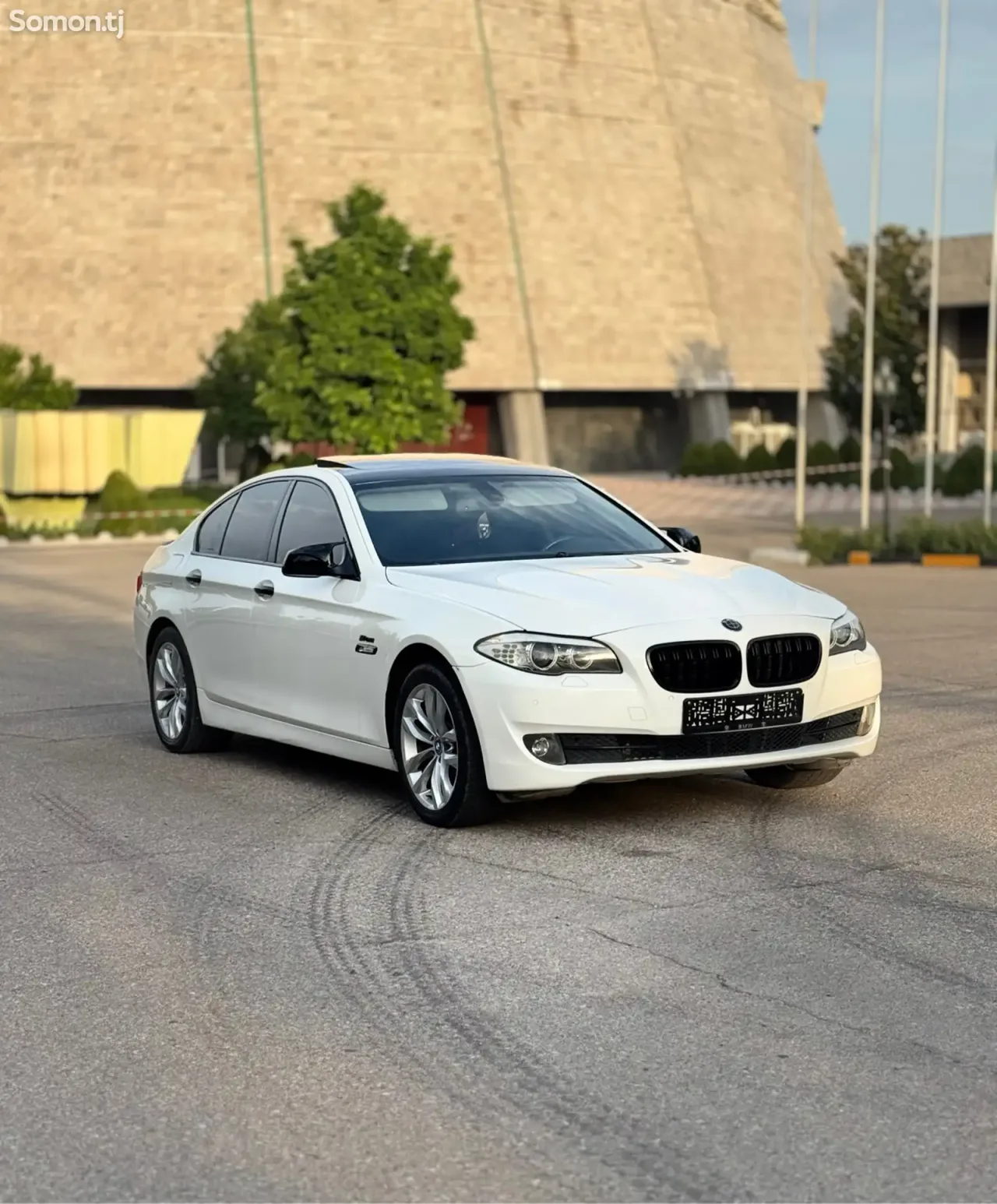 BMW 5 series 2011 · 2.0 AT