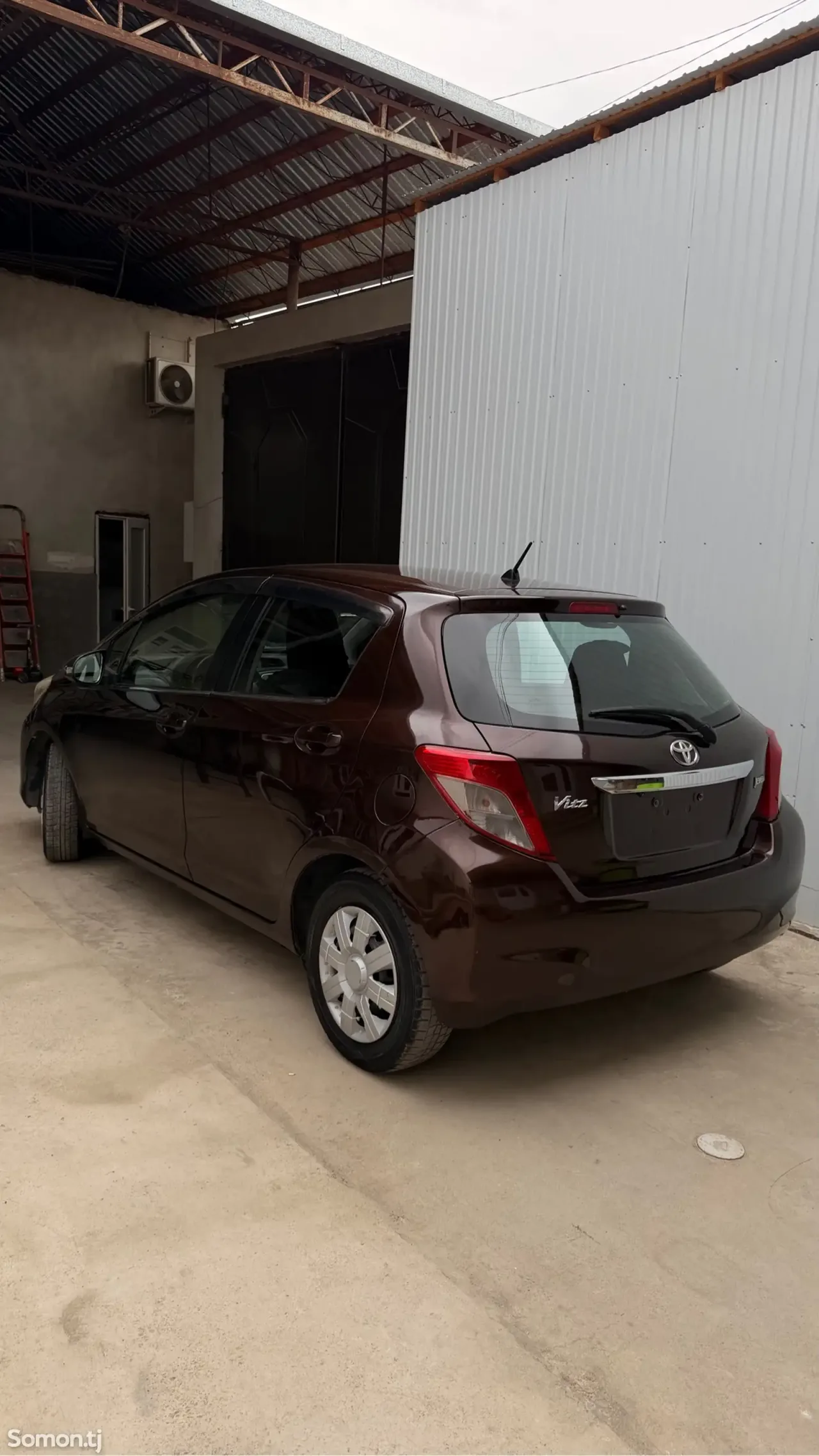 Toyota Vitz 2012 · 1.3 AT