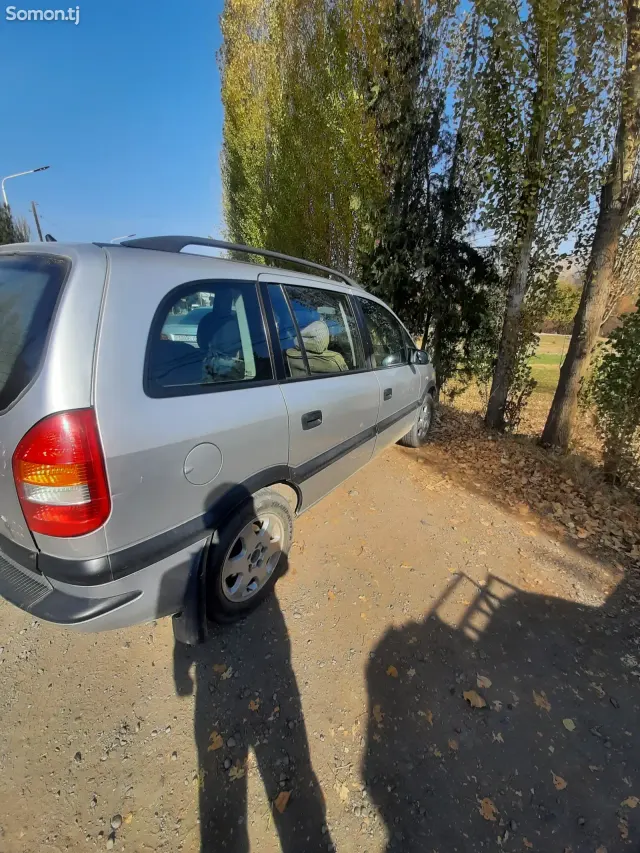 Opel Zafira 2001 · 1.8 MT
