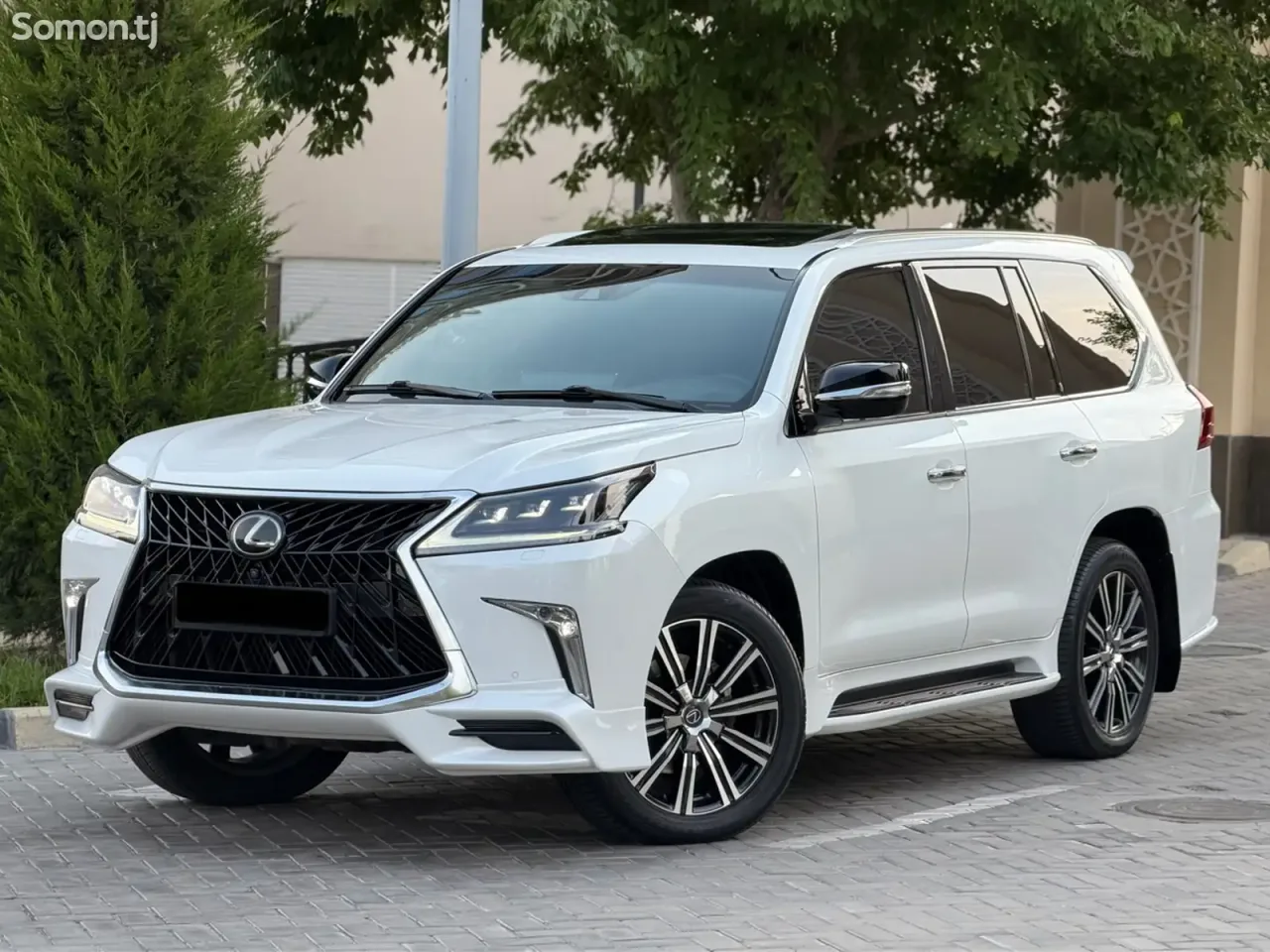 Lexus LX series 2019 · 5.7 AT
