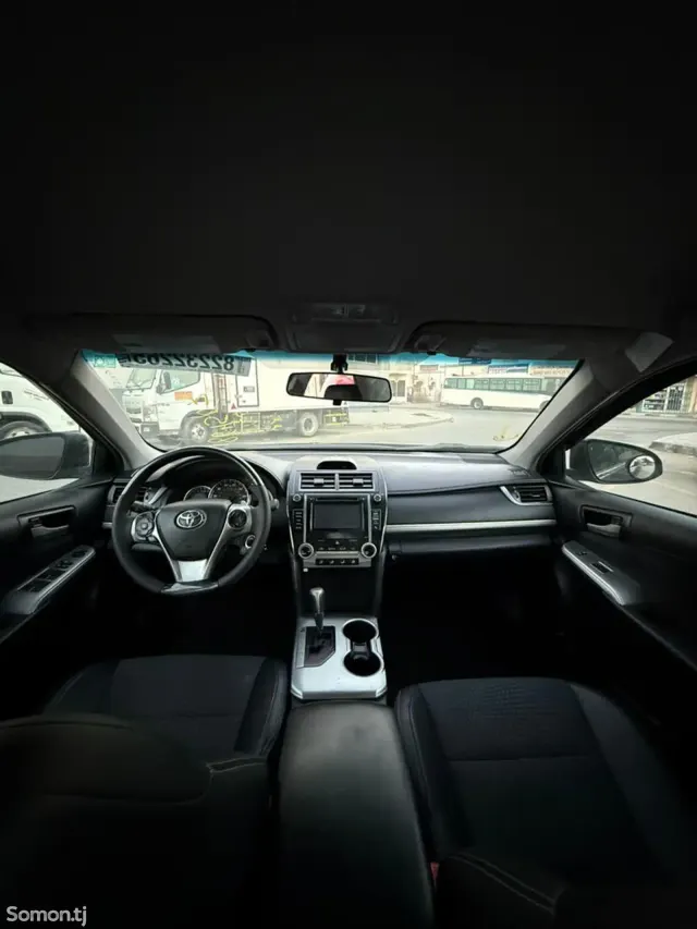 Toyota Camry 2014 · 2.5 AT