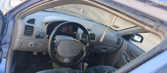 Hyundai Accent 2005 · 1.6 MT