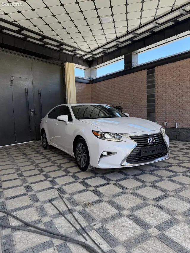 Lexus ES series 2016 · 2.5 AT