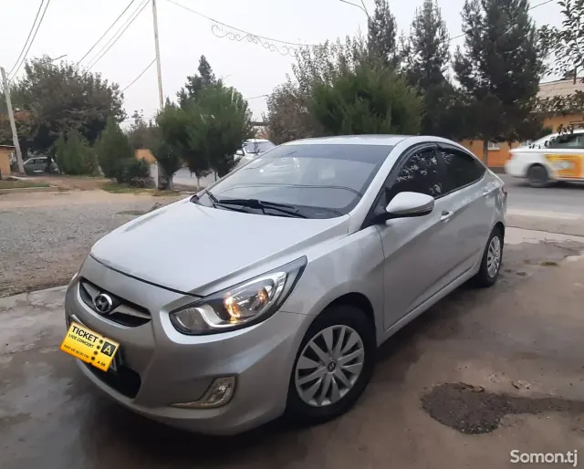 Hyundai Solaris 2013 · 1.6 AT
