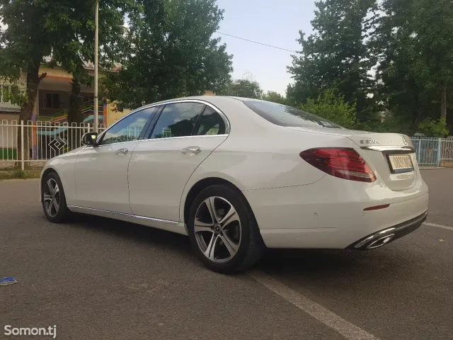 Mercedes-Benz E class 2018 · 2.2 AT